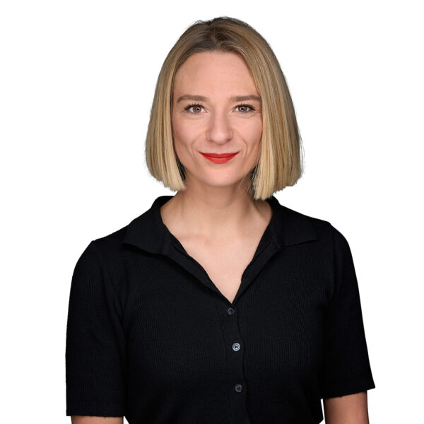 Profile shot for Kat Hanna